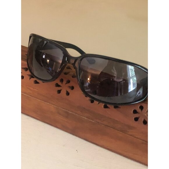 Tommy Bahama Womens Black Frame Sunglasses with Protective Case - Picture 5 of 13